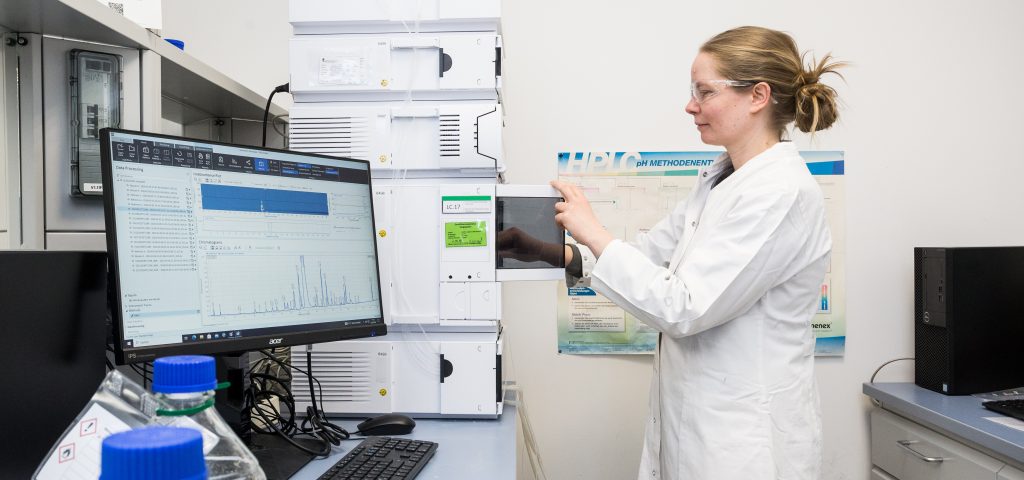 Operator monitoring process validation during pharma scale-up of a semi-solid batch